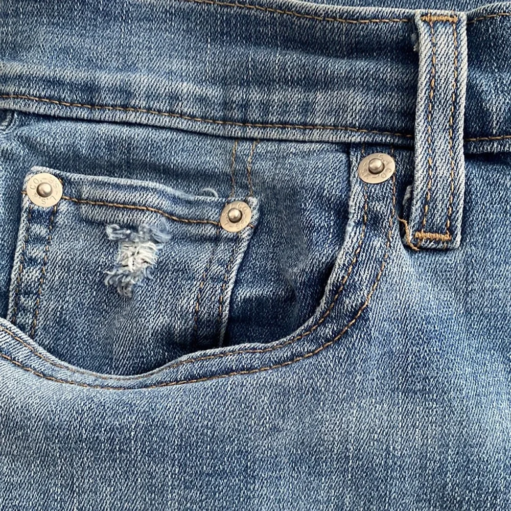 Women’s Levi shorts - Picture 4 of 6